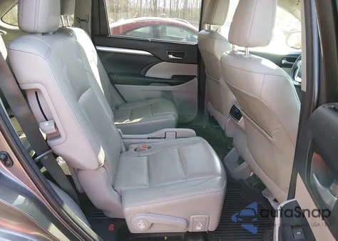 2015 Toyota Highlander Xle V6 z USA, uszkodzony, nr VIN 5TDKKRFH8FS039932